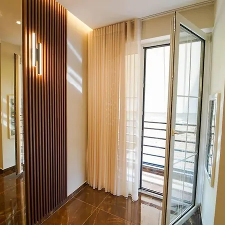 Apartment 2 Steps From Center 3 3